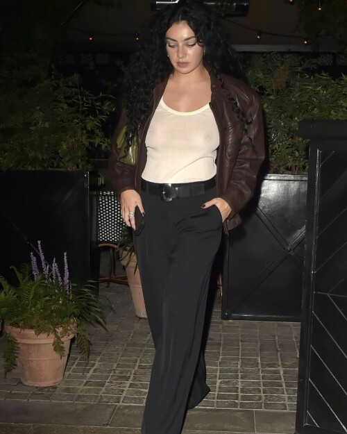 1000050762f5aec8a5326d9136