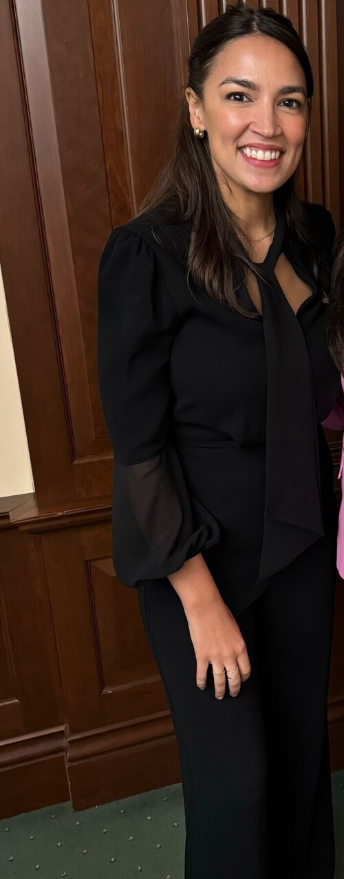 1000053587caf9d0463a2e8d44