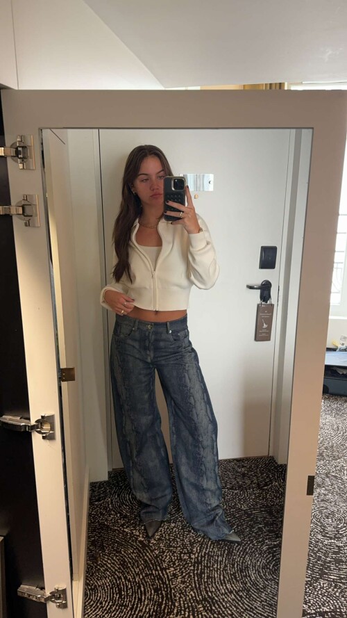 10000542758d79baf6edebd126