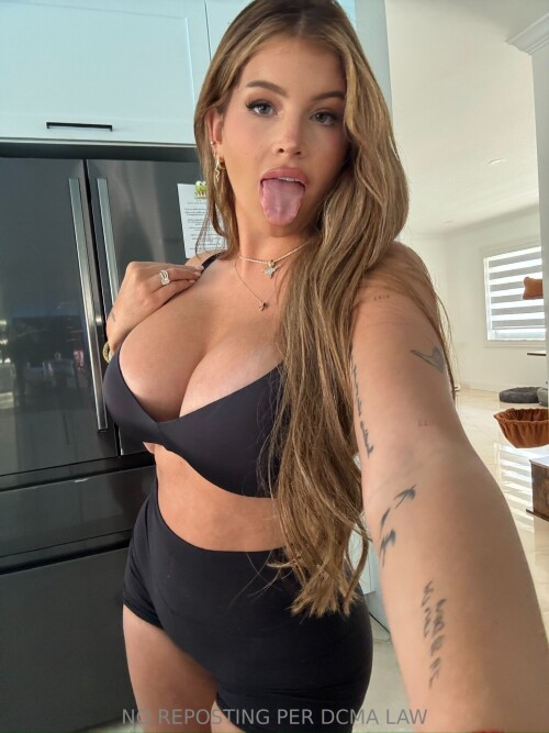 1000055575d3279606ff252138