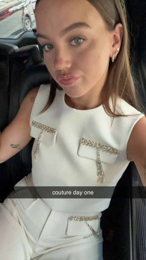 10000557778a070a7e922924f7