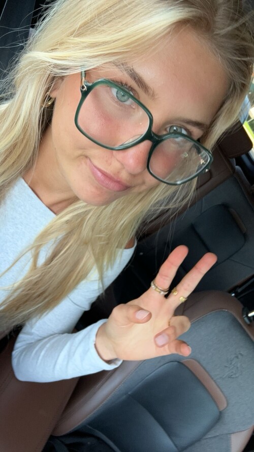 1000055989f3ea27607b2763dc