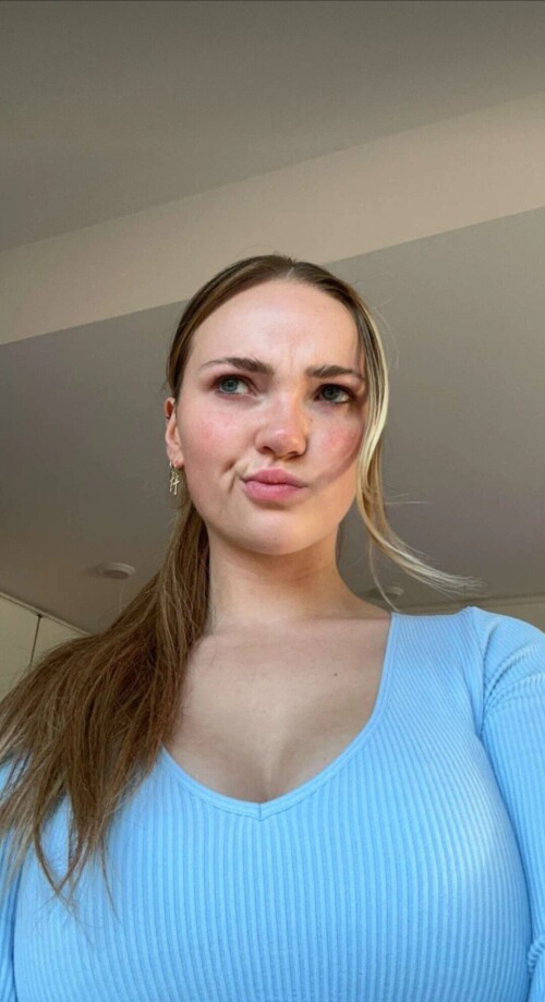 1000064360755afb57e75d9319