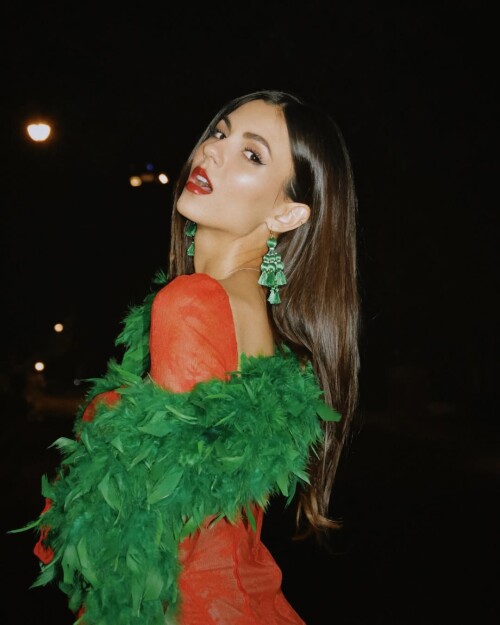 10000645238330454b25472790