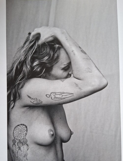 1000065818577a532bf3b4aebe