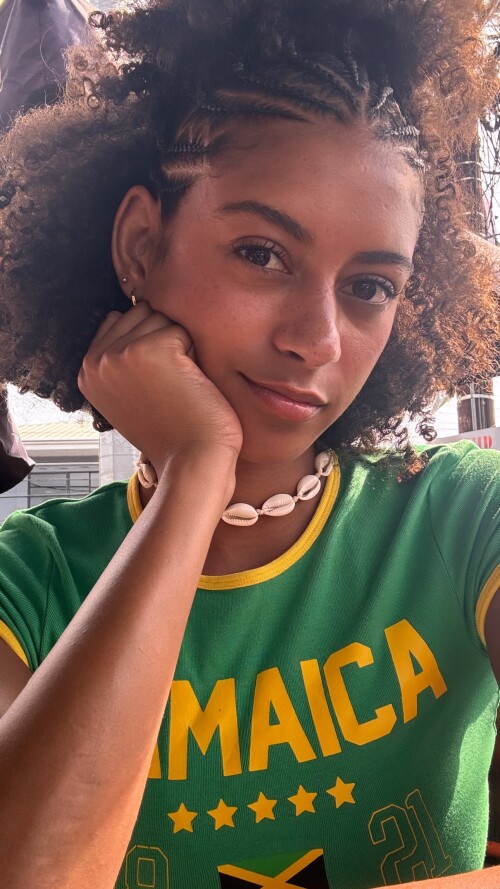 1000067082cb9c7f296e628aff