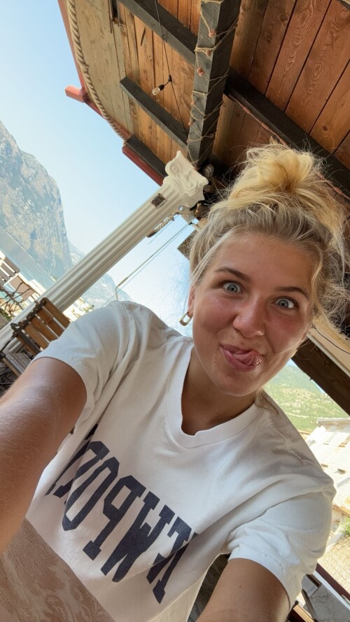 1000067223dd1aa827dac39322