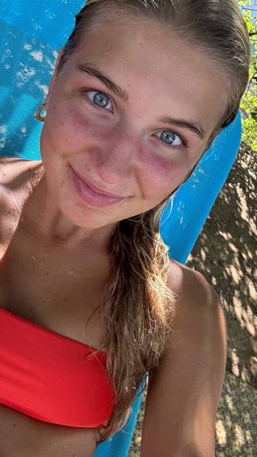 1000067231e7a7ed3d3670d9d8