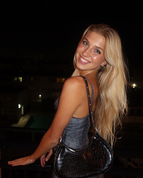 10000680654a45c66f2fc61bc8