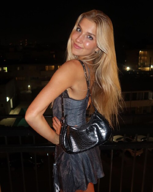 1000068072b34d7141169fd26d