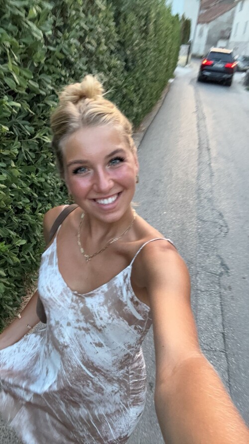 10000680949847dec9409e699c