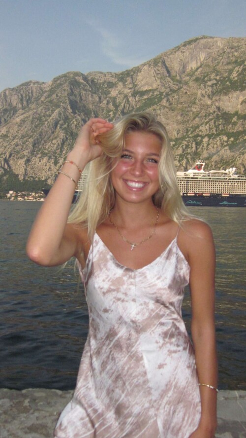 10000681033837ff7c23c4b849