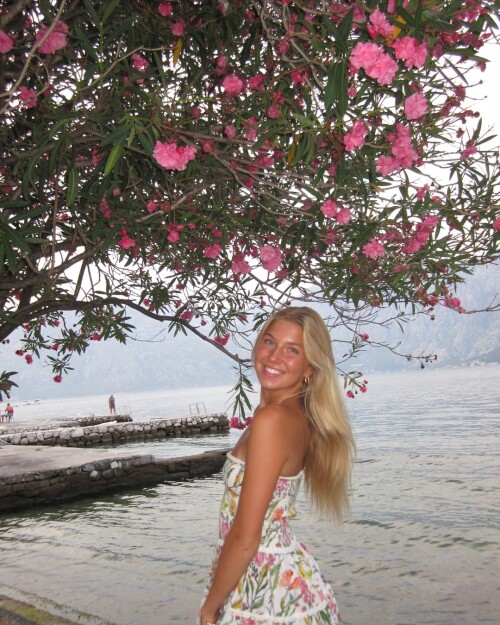 1000068178a828ead466ef9952