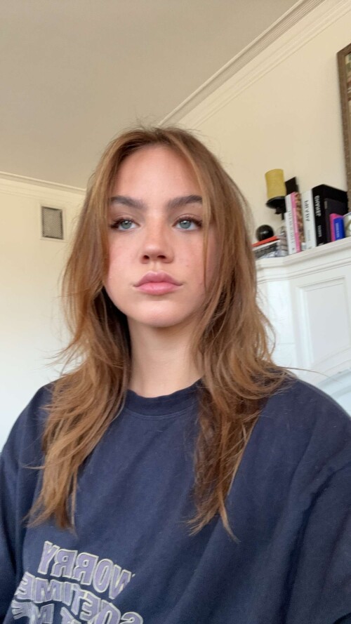 1000069908feda8a7edb33bb74