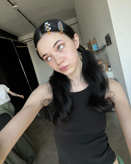 1000070297efca84989a893ea7