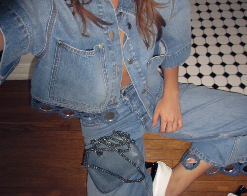 1000070381c46156f17eb6a77f