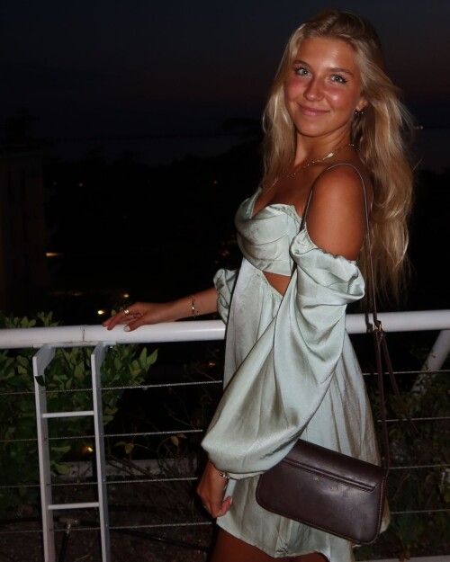 1000070777e18a5b7f4f7fc6fb