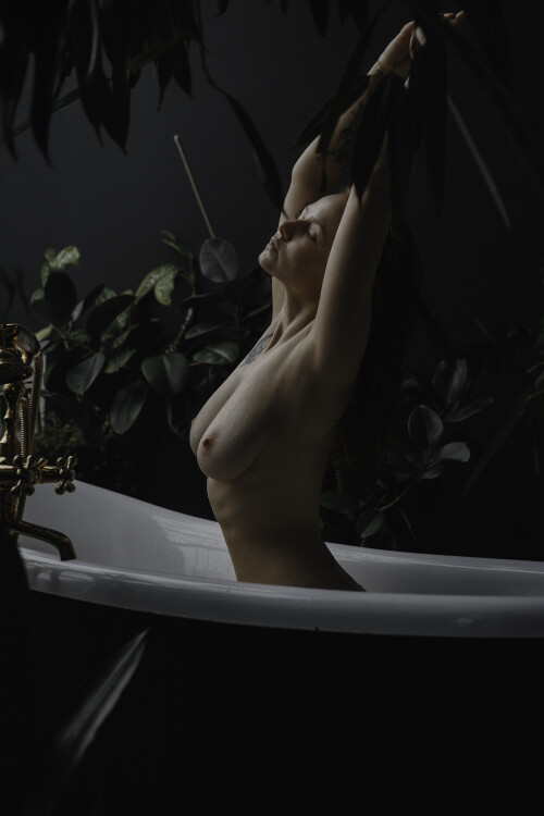 10000716215f159689ebfe5b70