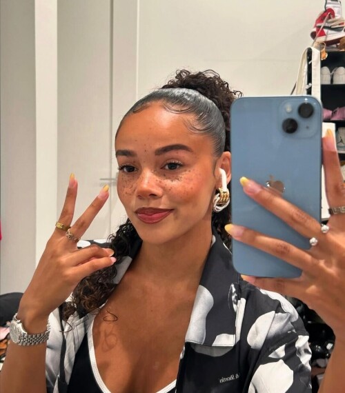 10000716395316b81fc84f8849