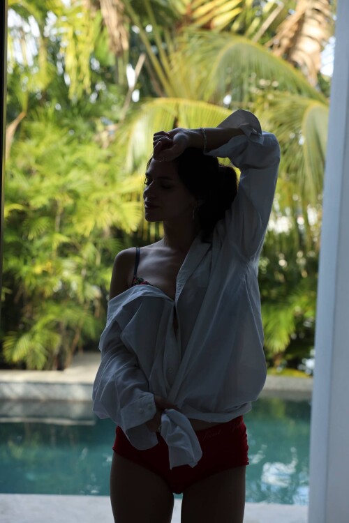 1000072494663cf0585863f22e