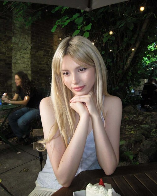 10000743242c1d18c2edcc5b1a