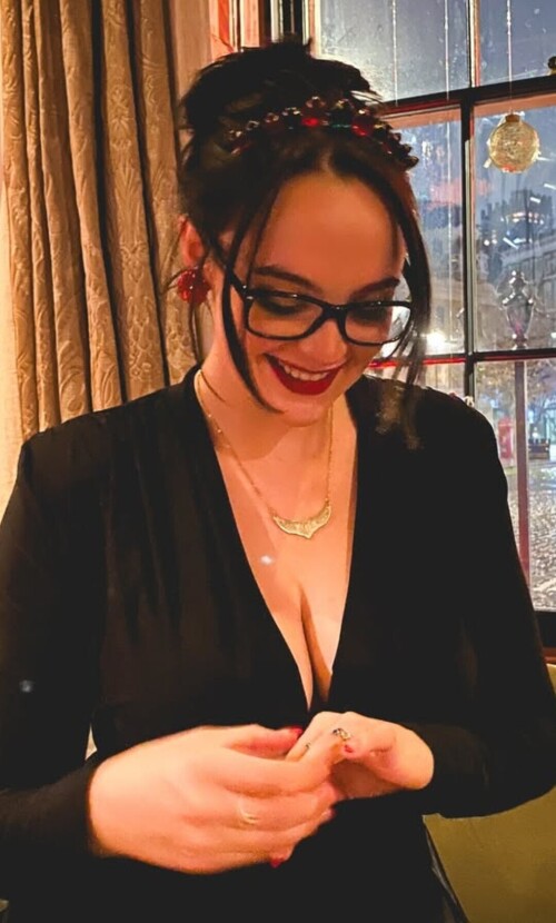 1000074689feaf94b31238934f