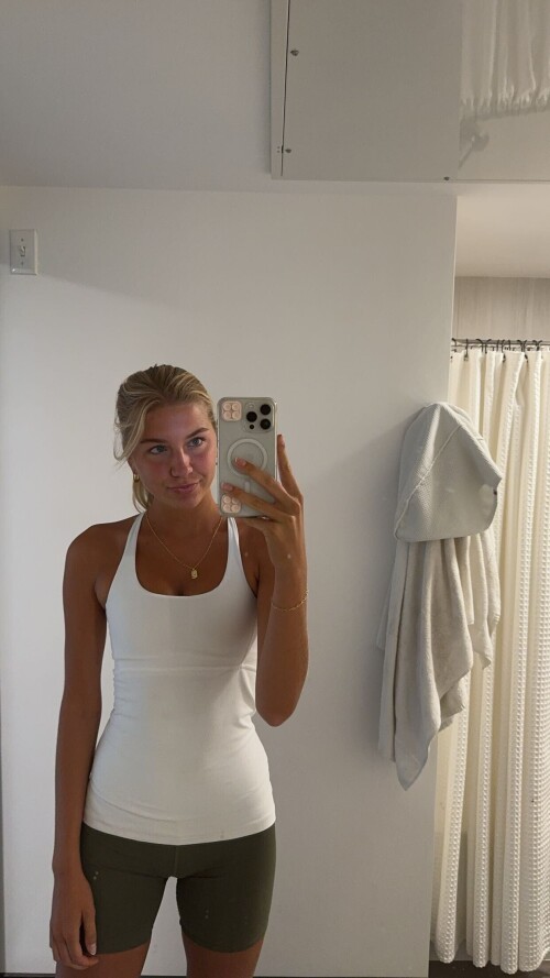 1000075157daec6d18360a79e6