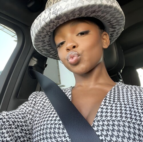 10000753263f2cce8d4ac58931