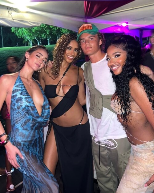 10000786372ad827acd3a5e599