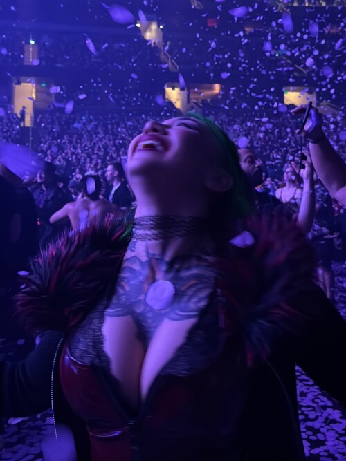 1000081236cc1c4b2b63bcd070