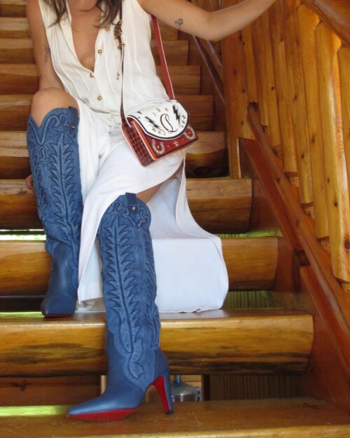 1000087494579a01d453aee43b