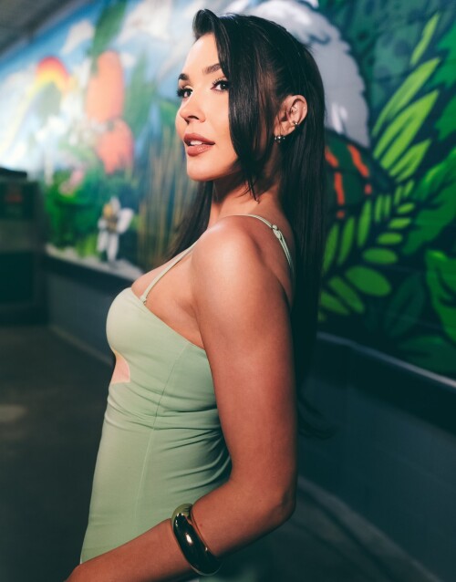 1000090887aa48de3834340751