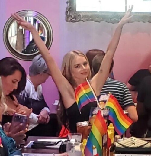 1000095929b3f6858a8cb208db