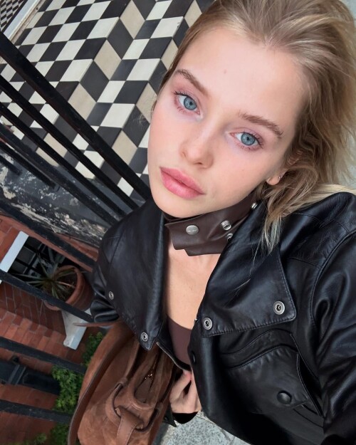 100009838732346721431e2ec7