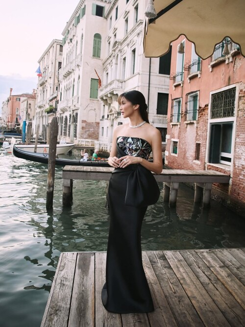 1000102334b777576819328478