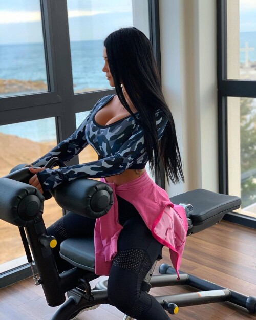 1000108321f3b3c3b6a6875947