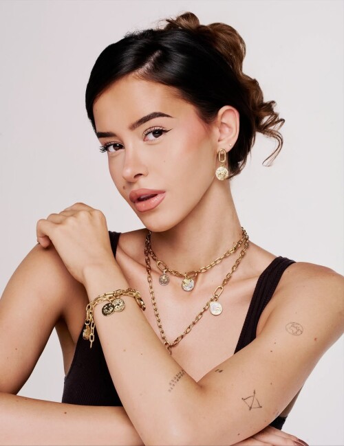 10001110077faf56b8a983fb93