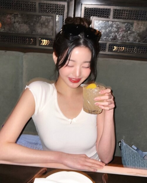 1000115584e8a3550b61bf64b5