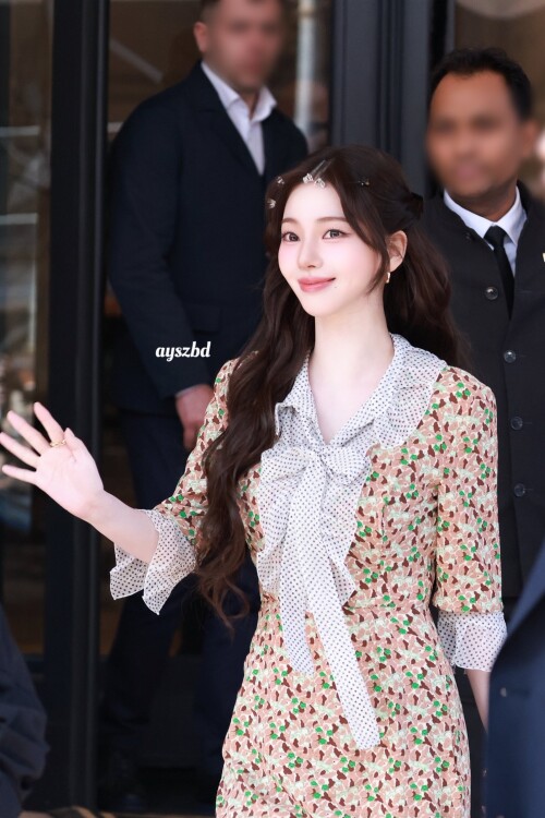 1000116093b26dcfd03d7caf98