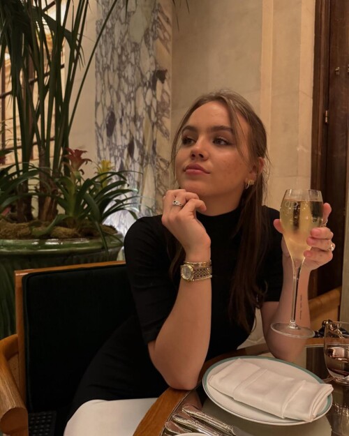 10001162577a25980bde341d15