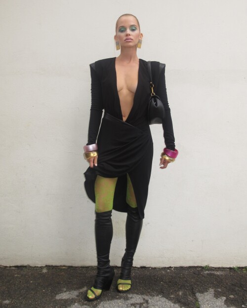 10001163240e52787242869c90