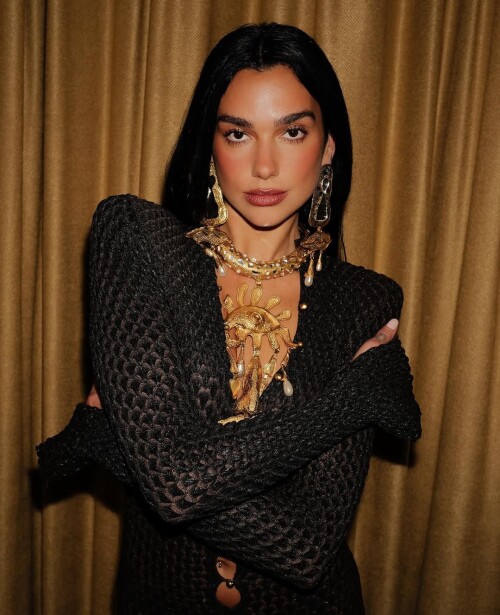 100011989949b7a69e40a6403d