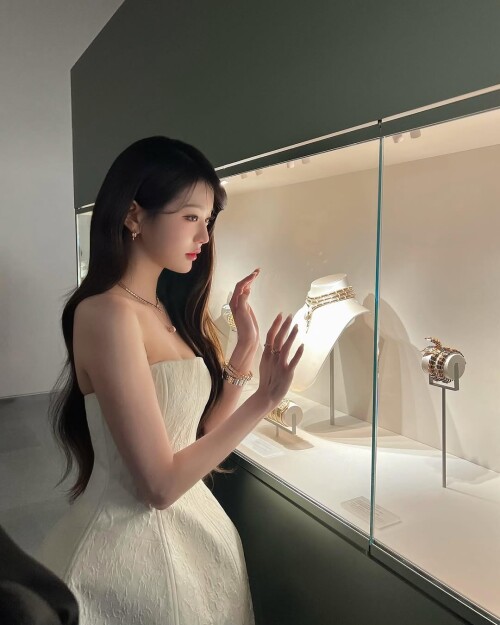 1000122571783e9b9d7da3b137