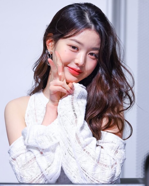 1000122947f7b2b1a35e25c7a4