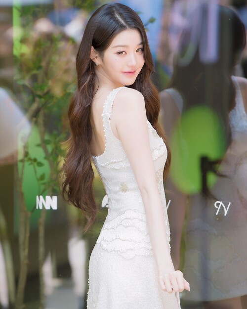 10001277045d63120eb06fd8b7