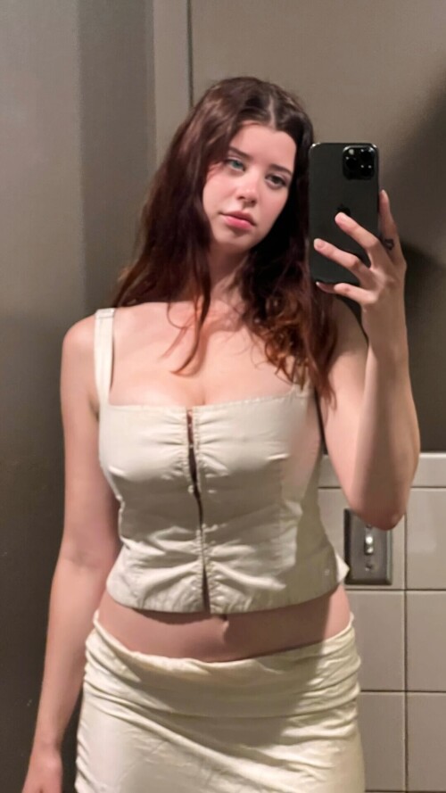 1000129299493b479face331ae