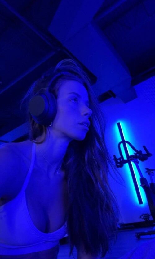 1000129546be6b74eda7b42bbc