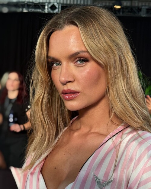 100012998112d663e585c85cc2