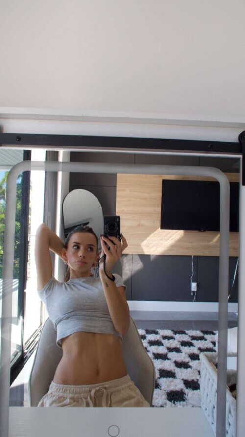 1000157275bd83c64c720a8941