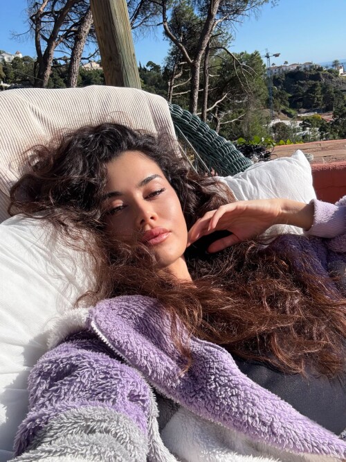 1000158699efc536fa7cc5650c